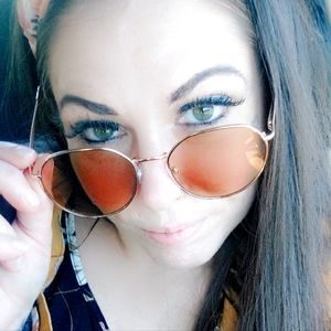 Meet your Posher, Misty